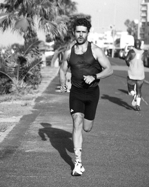 Quintin de Jongh, founder of Aerias, running the Sea Point promenade in Cape Town
